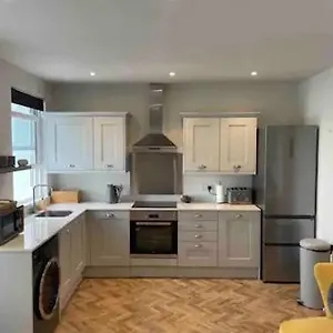 Stunning Sea View 2 Bedroom Flat In Apartment