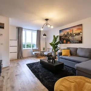 Luxury 4 Bedroom Townhouse With Free Parking , Edinburgh United Kingdom
